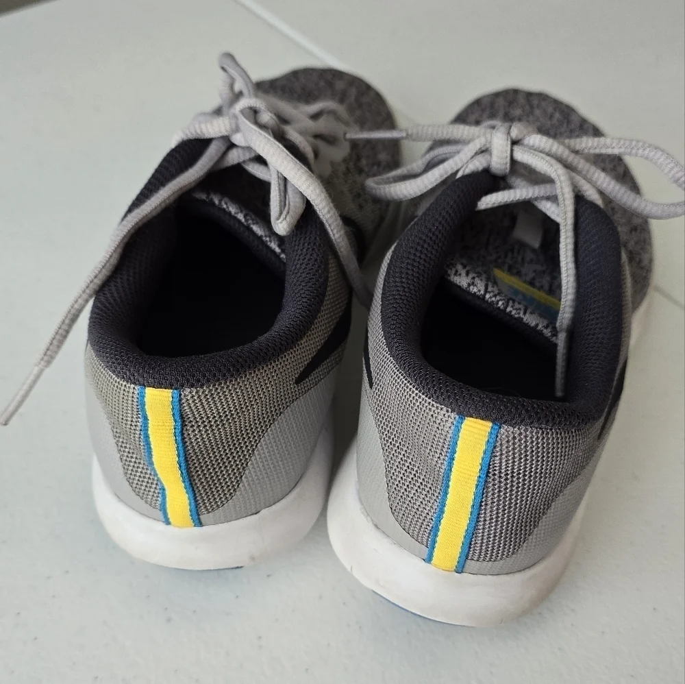 Nike Flex Contact gray size 5Y